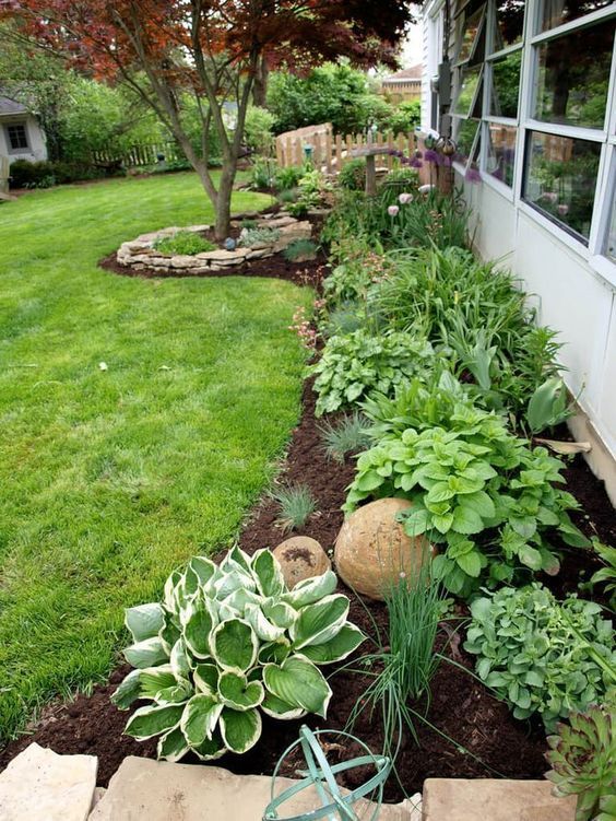 12 Gorgeous Flower Bed Ideas For Your Home | The Unlikely Hostess .