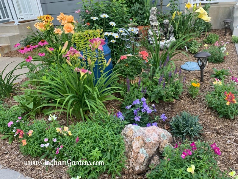 Flower Garden Ideas For Small Spaces - Gingham Garde