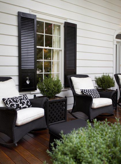 Black and White Front Porch Dec