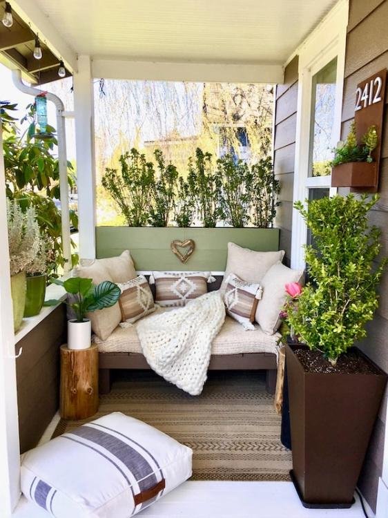 18 Stylish Small Front Porch Ideas on a Budg