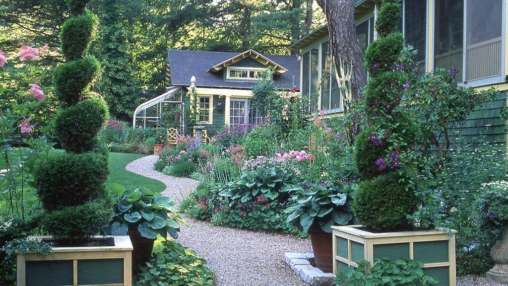 5 Tips for Designing the Perfect Cottage Gard