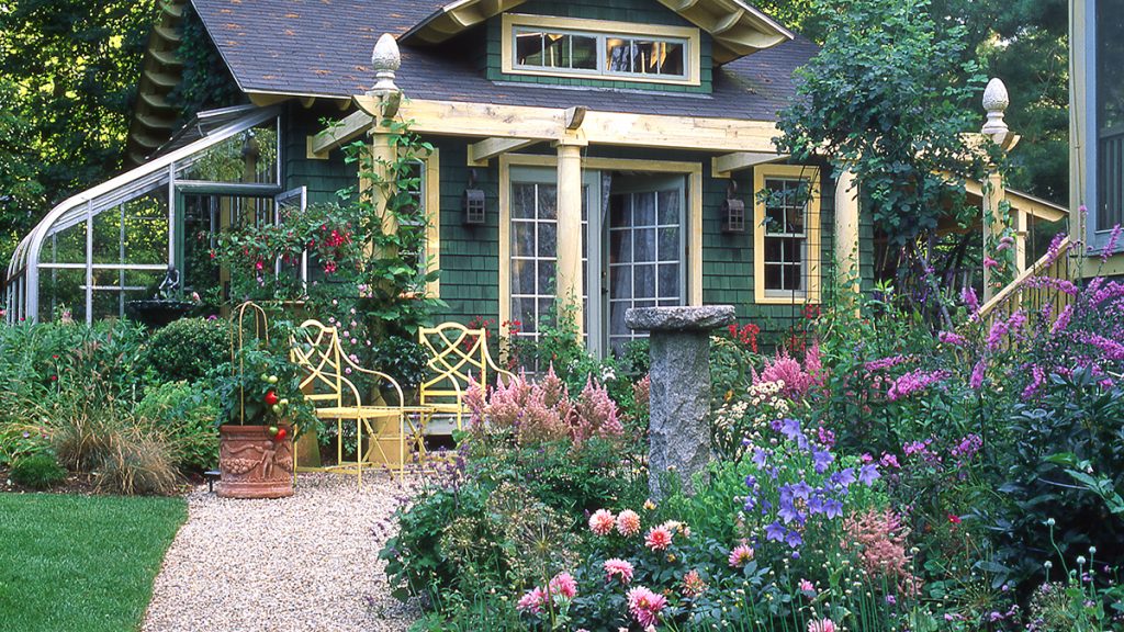 5 Tips for Designing the Perfect Cottage Gard