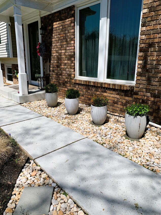 Low Maintenance Front Yard Landscaping Idea | Hometa