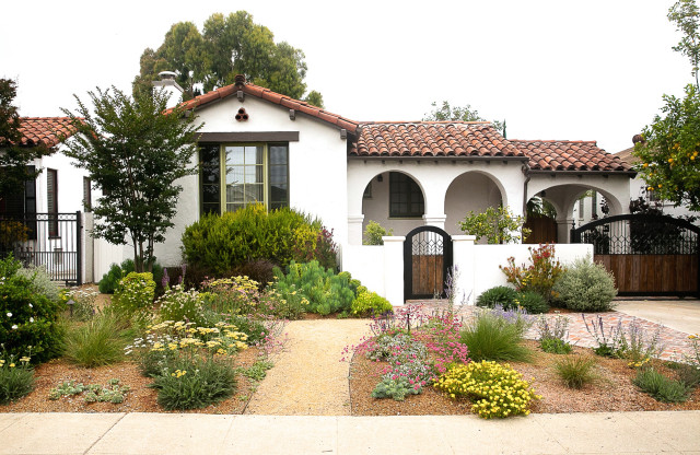 6 Front Yards That Balance Privacy With Curb Appe