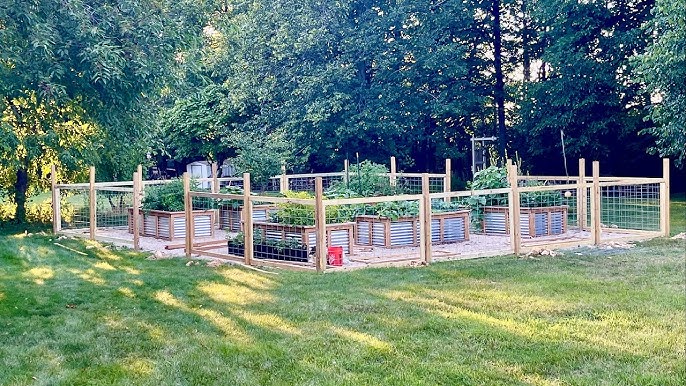 Make a Cheap and Easy Garden Fence - YouTu