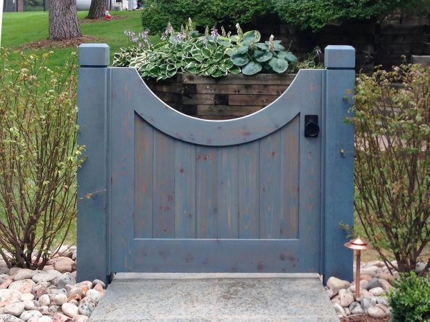 Pros and cons of different garden gate styl