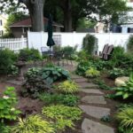 30+ Awesome Small Garden Ideas With Stone Path | Pathway .