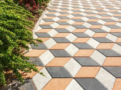 Fun Garden Pavers: Interesting Garden Paving For Outdoor Spaces .