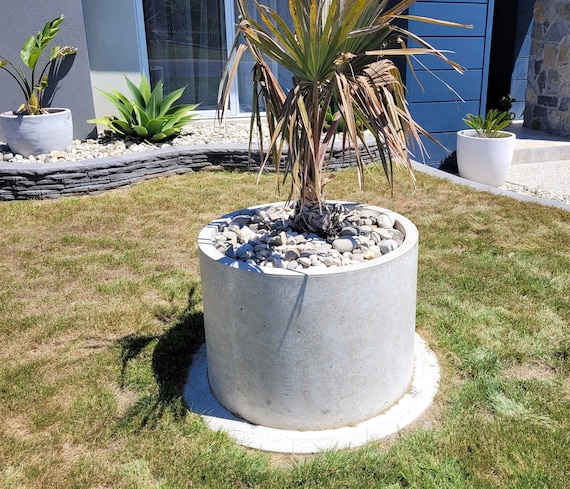 Large Round Concrete Planter, 800mm Diameter White Concrete Pot .