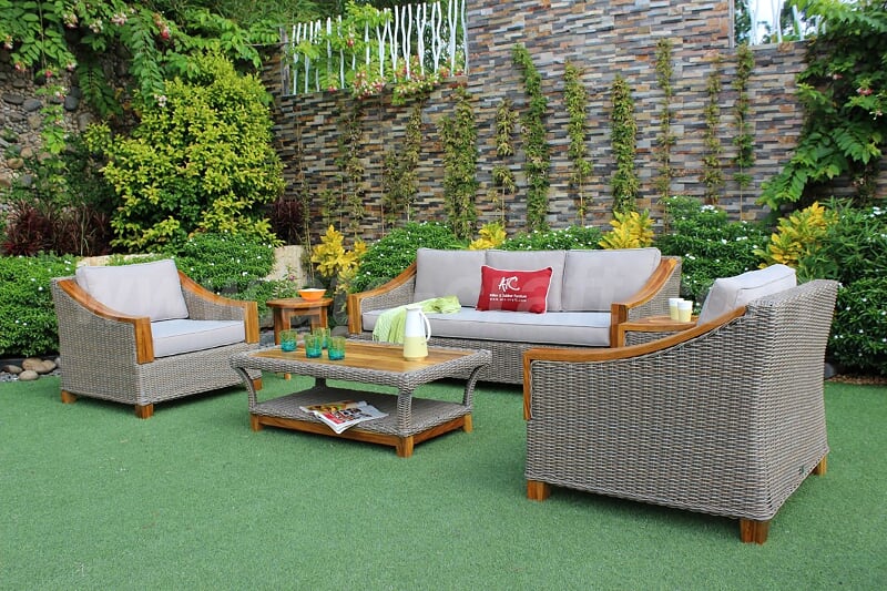 Which is better: Outdoor Wooden Furniture or Synthetic Rattan .