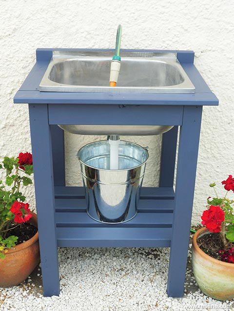 Make an outdoor garden sink | a Kiwi Gardener proje