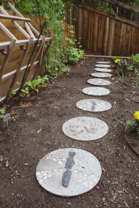 DIY Stepping Stones: Transform Your Garden with this Easy Craft .