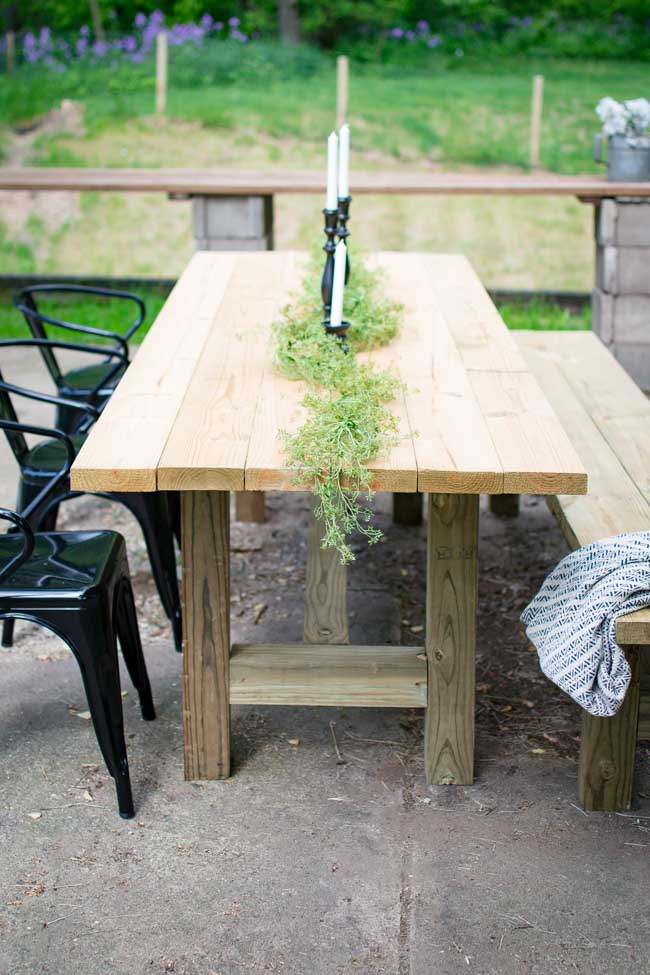 How to DIY an Outdoor Farmhouse Patio Tab