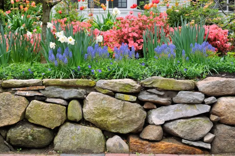 Stunning Retaining Wall Ideas for Your Outdoor Spa