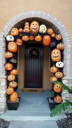 40 Halloween Front Porch Ideas | halloween front porch, halloween .