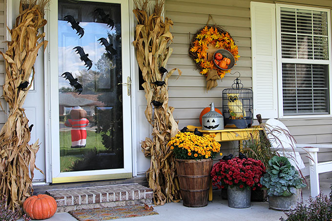 Transitioning The Porch From Fall To Halloween - House of Hawthorn