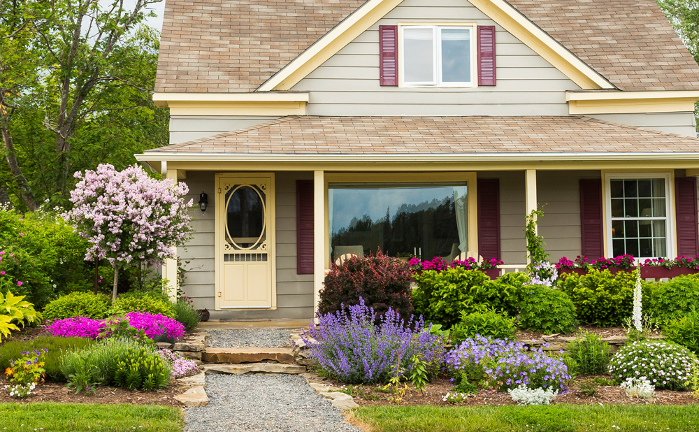 4 Tips for Curb Appeal Landscaping - Iowa City Real Estate | Lepic .