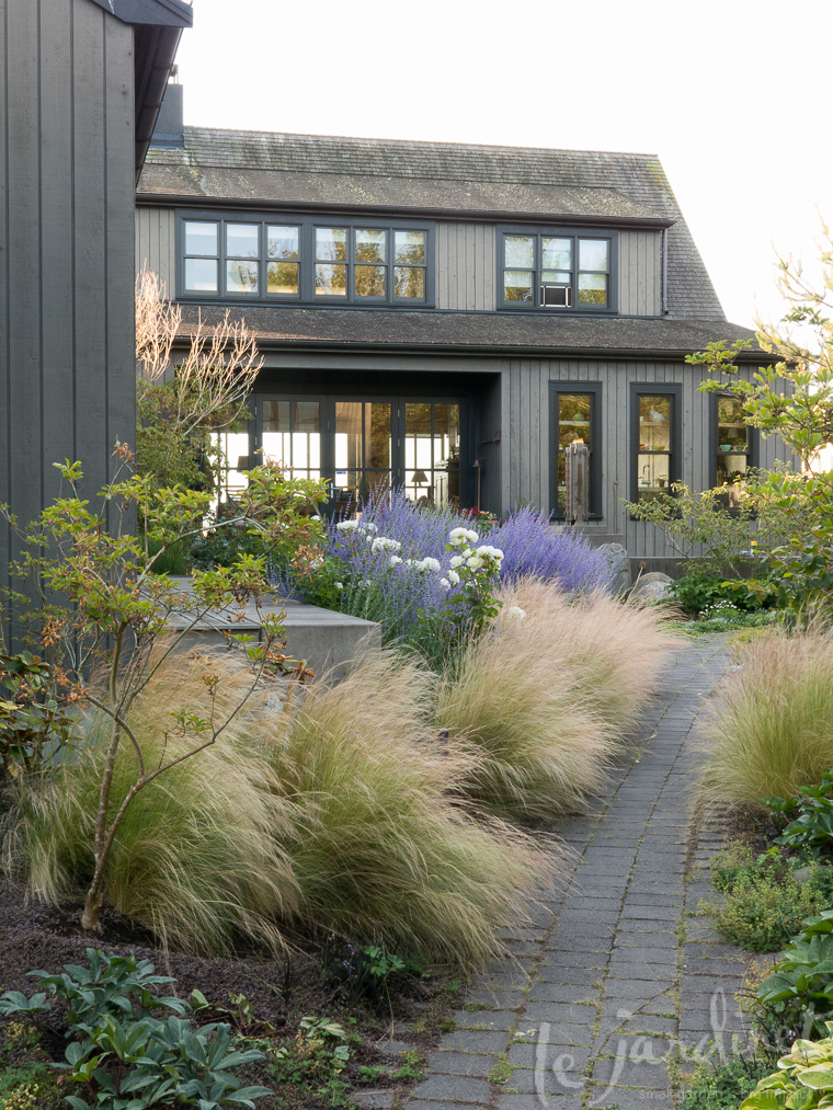 Landscaping with Ornamental Grasses | The Happy Hous