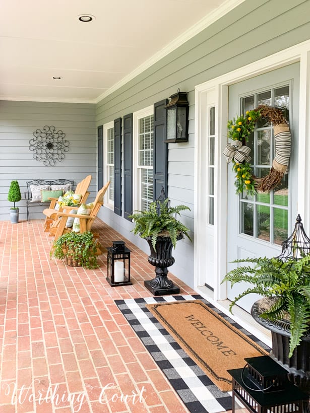 Expansive front porch design ideas for a
welcoming entrance