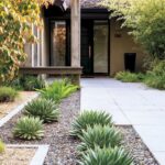 35+ Smart Low Maintenance Front Yard Landscaping Ideas #frontyard .