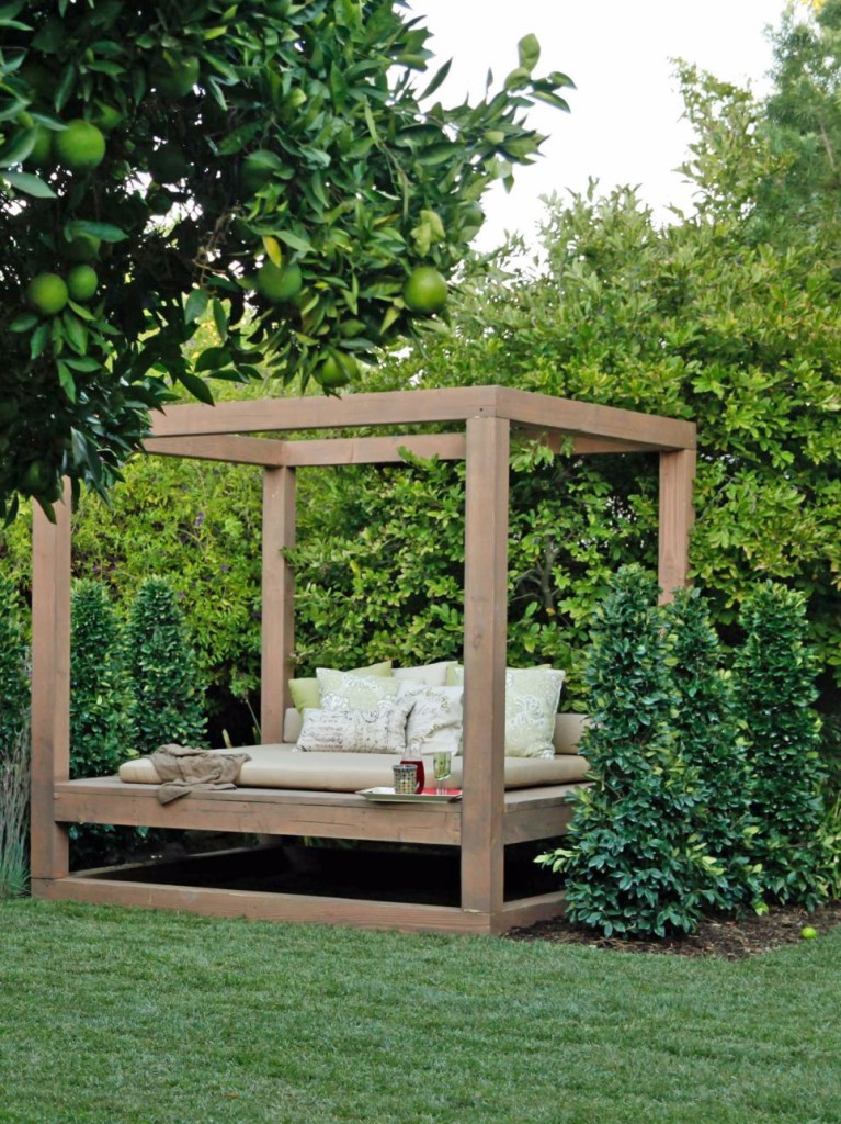 Daydreaming: Outdoor Beds | Centsational Sty