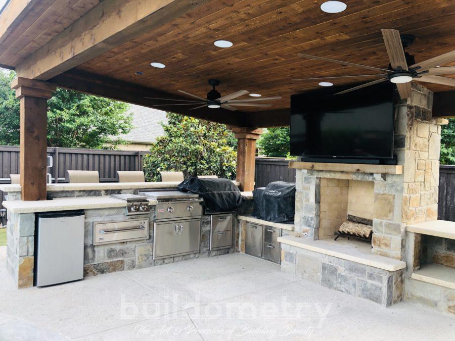 4 Things to Consider When Choosing Outdoor Fireplace Desig