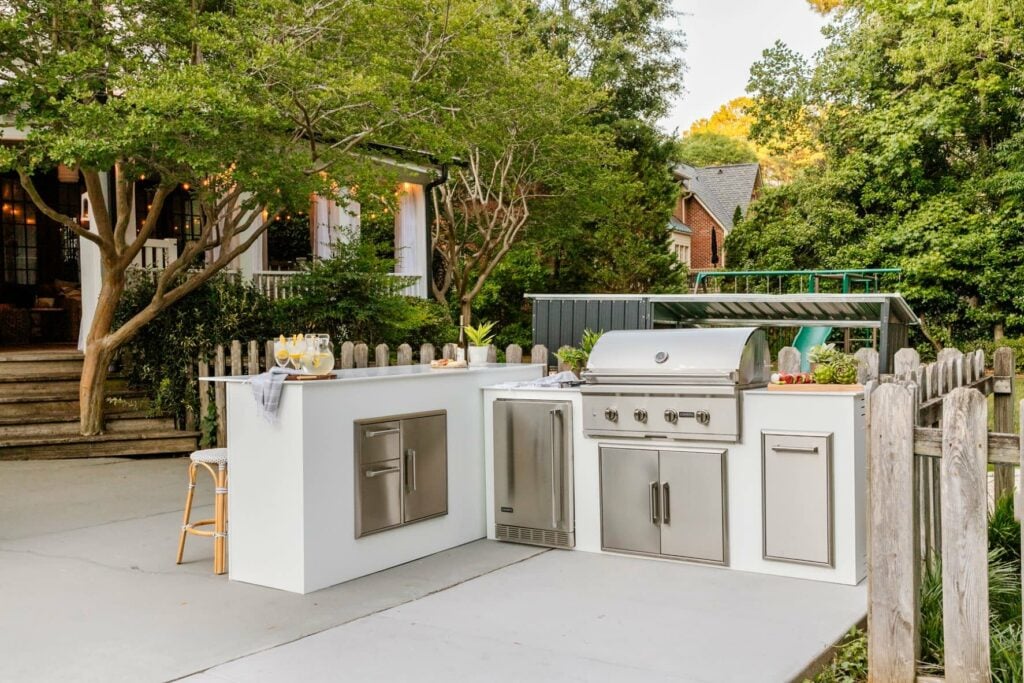 Modular Outdoor Kitchen: 7 Pros & Cons + the Best Optio