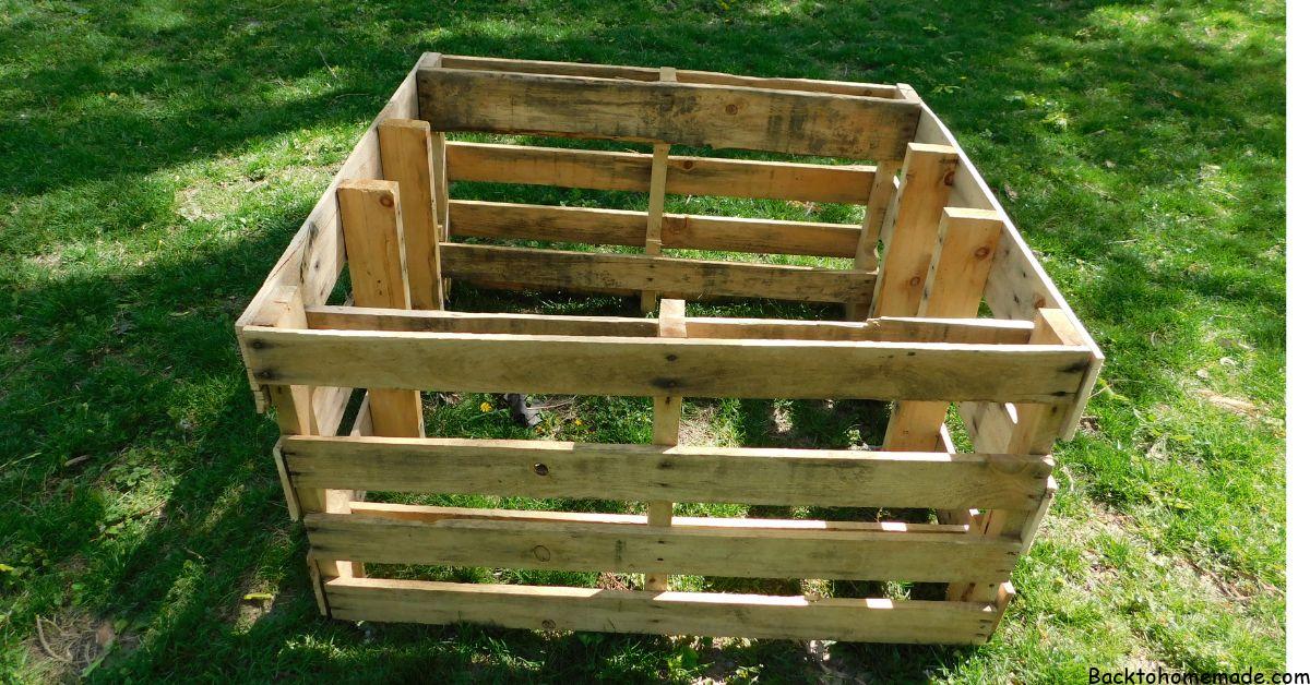 DIY Pallet Raised Garden Bed - Back to Homema