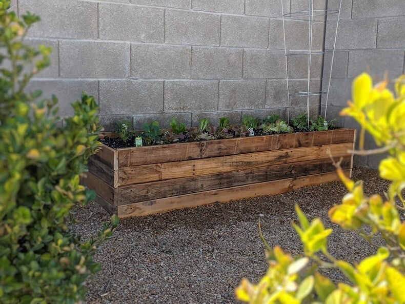 How to Make a Raised Garden Bed from Used Palle