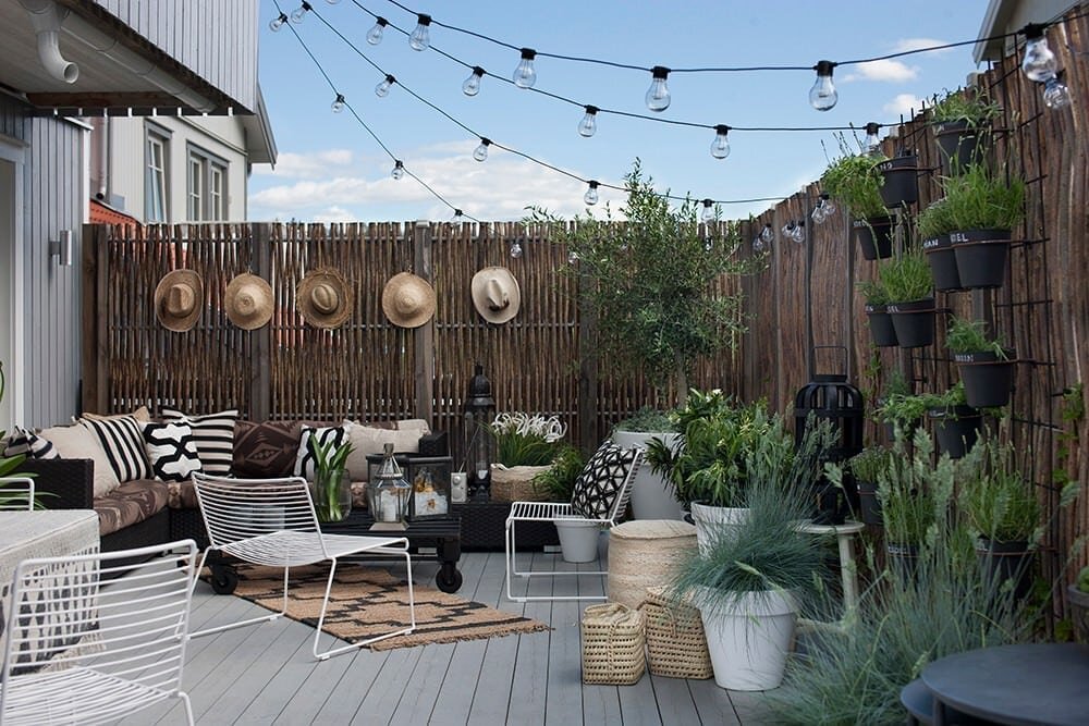 High/Low: Black and White Boho Patio Design — The Learner Observ