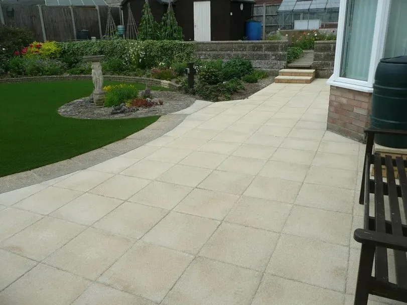 20 X BRADSTONE TEXTURED BUFF PATIO PAVING SLABS 600x600mm CODE .