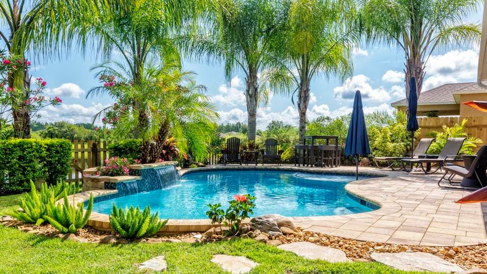 15 Swimming Pool Landscaping Ideas – Forbes Ho