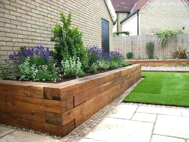 raised flower bed next to house - Google Search | Parterre de .