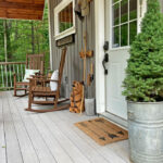 Rustic Porch Decor For Relaxing Cabin Life - Rustic Crafts & D