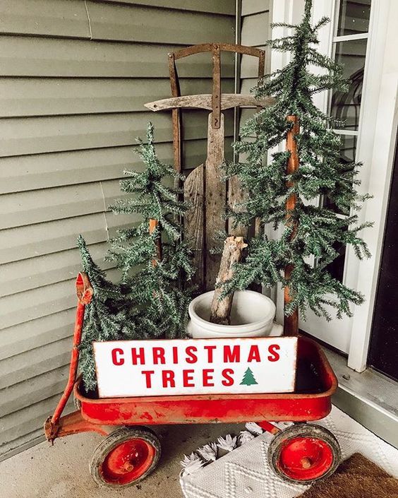 Rustic DIY Christmas Centerpiece with Natural Decoratio