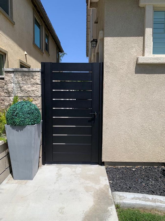 Aluminum side yard gates in Scottsdale, AZ - Alumissi