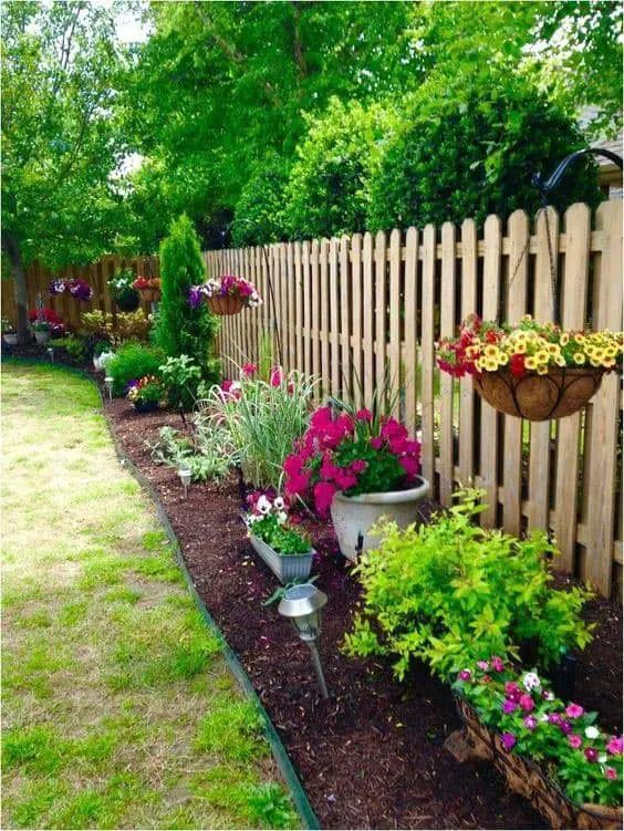 32 Ideas for Landscaping “Small Garden Around the Fence .