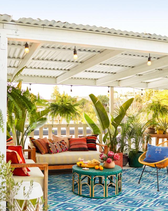 Small Deck Furniture Ideas That Maximize Every Inch of Spa