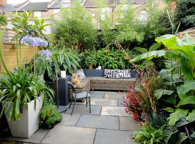 10 Great Design Moves for a Small Courtya