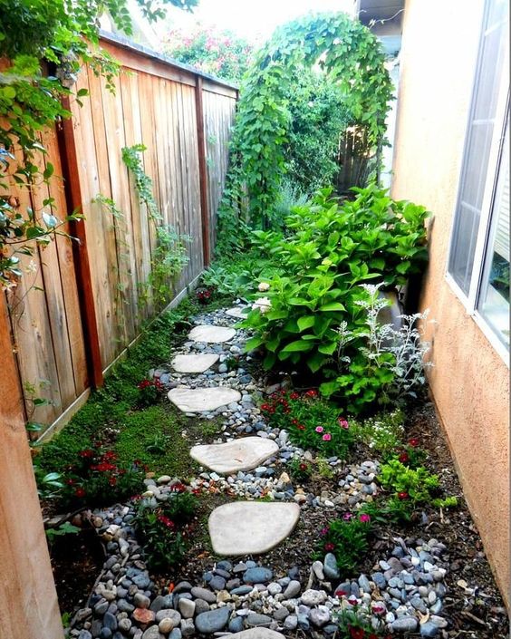 25 Welcoming Small Garden Designs - DigsDi