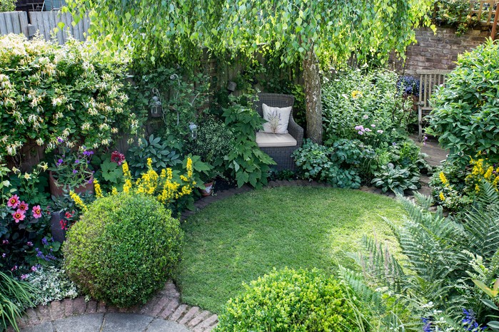 25 Budget Garden Ideas | BBC Gardeners World Magazi