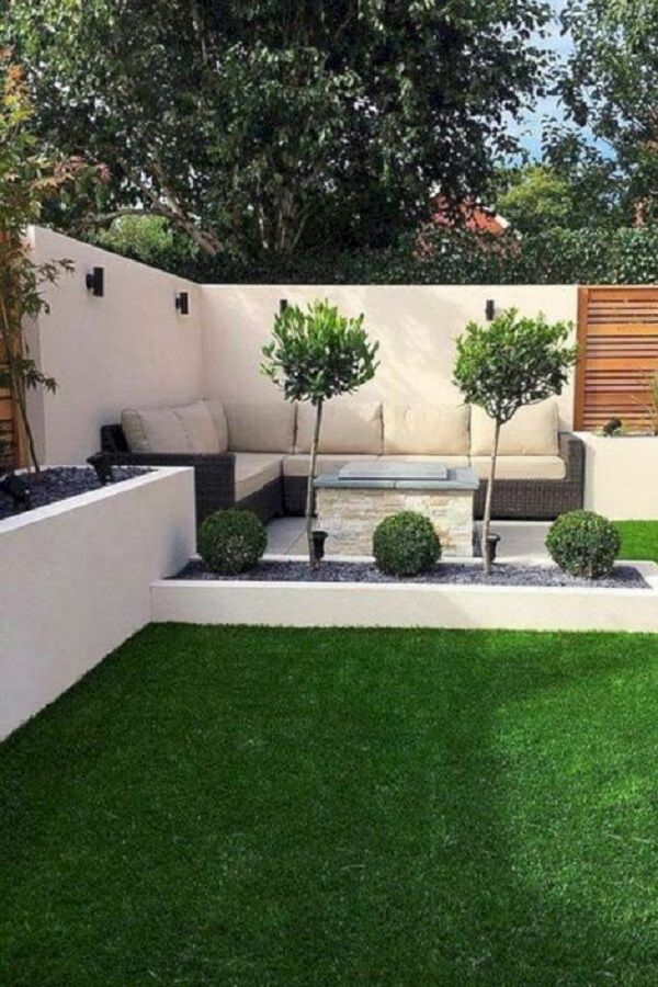 Modern Backyard Landscaping with Artificial Gra