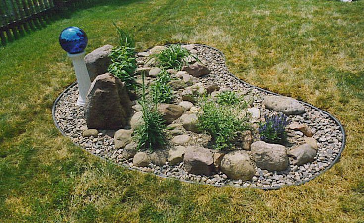 small rock garden | Rockery garden, Rock garden landscaping, Rock .