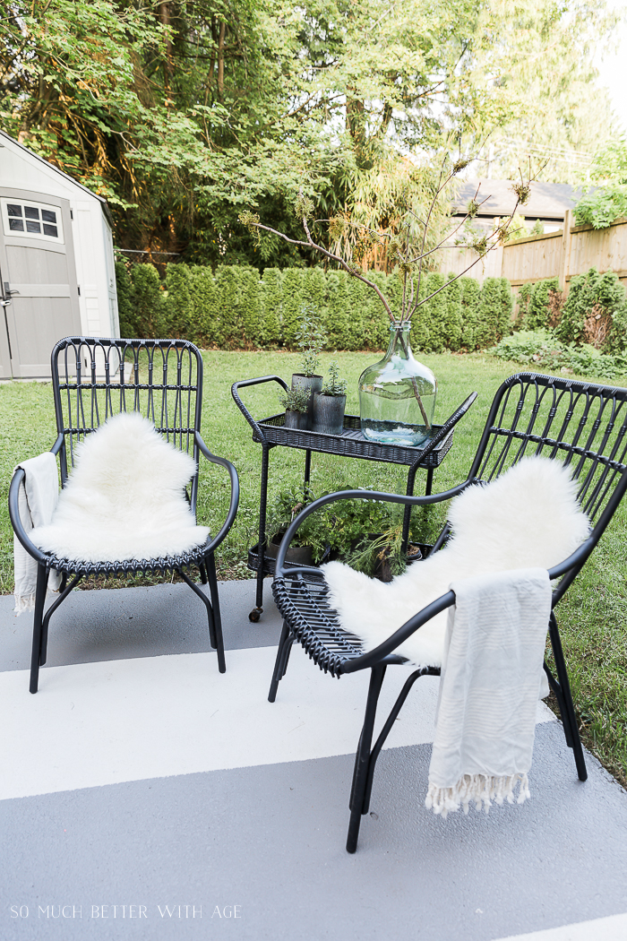 How to Create Two Outdoor Seating Areas in a Small Space - So Much .