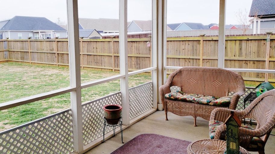 23 Screened-In Porch Ideas for Your Dream Spa