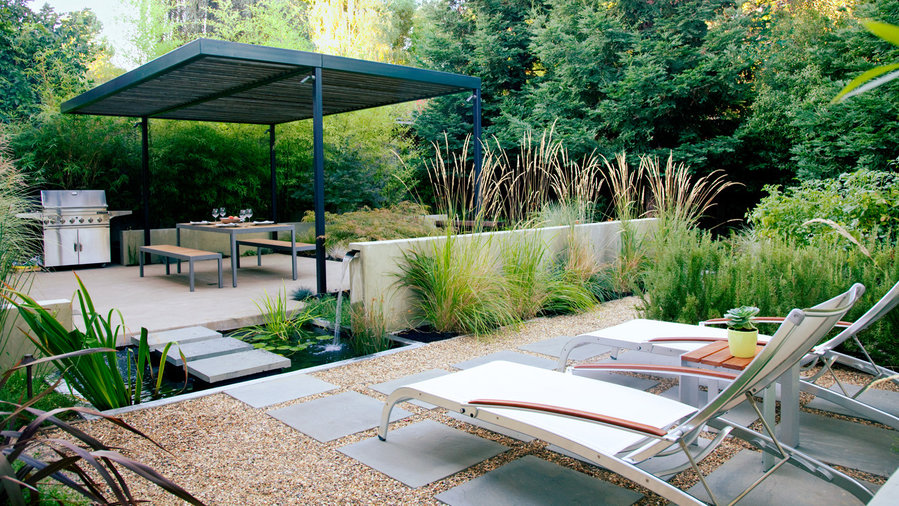 Big Style for Small Yards: Design Ideas to Transform Tiny Spaces .