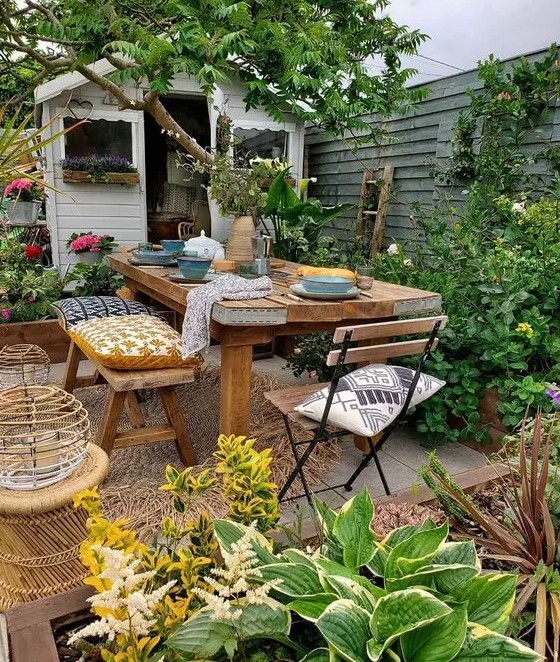 95 Small Yet Cool Patio Decor Ideas - DigsDi