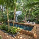 25 Spectacular Tropical Pool Landscaping Ide