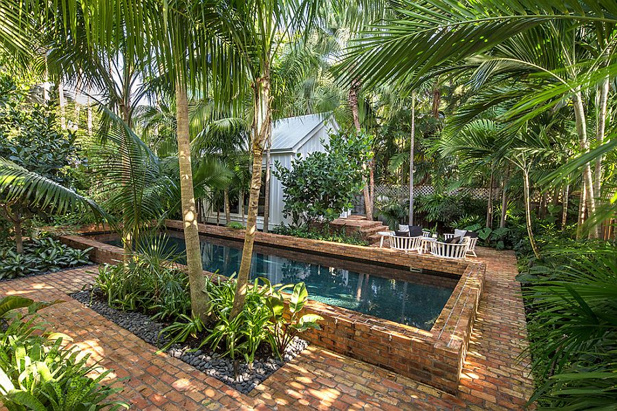 25 Spectacular Tropical Pool Landscaping Ide