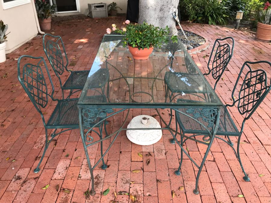 Wrought Iron Outdoor Patio Table With Glass Top And (4) Chairs 54W .